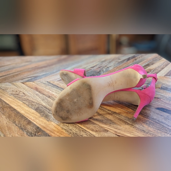 Ann Taylor Suede Fuschia Sandal Size 6 Worn But In Excellent Condition - Picture 4 of 4